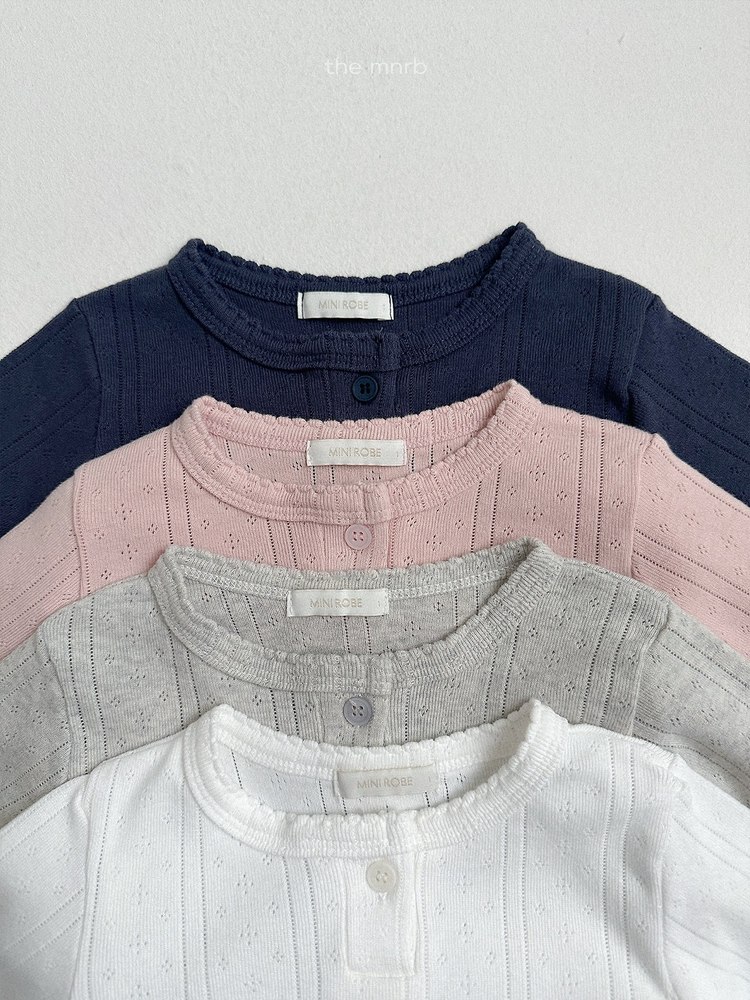 カイリーボタンTシャツ